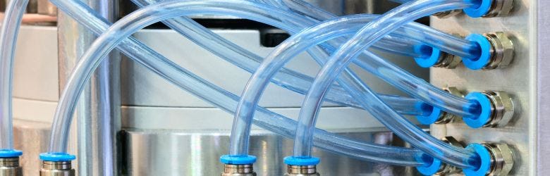 Teilnehmer testet pneumatische und elektropneumatische Steuerungen Teilnehmer testet pneumatische und elektropneumatische Steuerungen