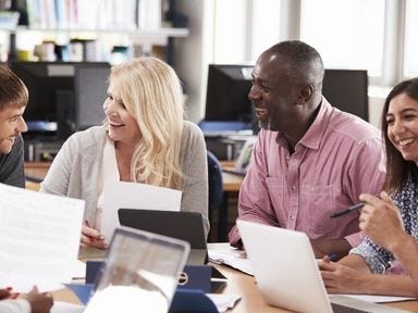 Arbeitsuchende starten eine Umschulung bei der T&Uuml;V Rheinland Akademie