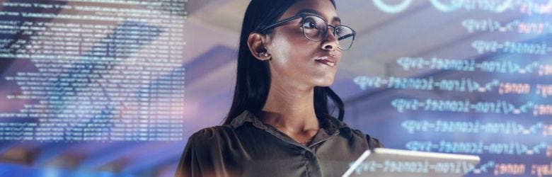 Teilnehmerin macht eine Weiterbildung zum Digitalisierungsmanager Teilnehmerin macht eine Weiterbildung zum Digitalisierungsmanager