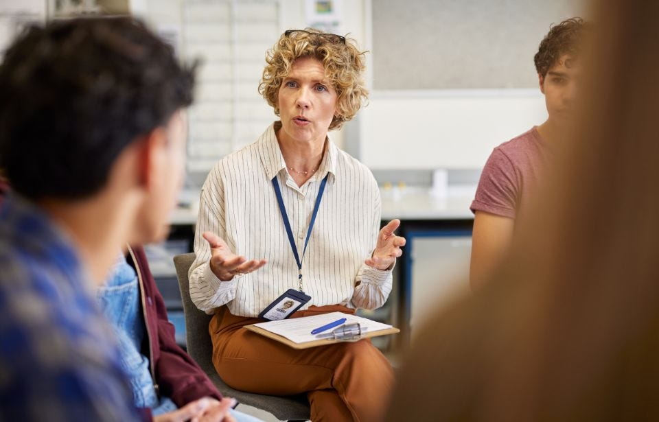 Teilnehmer eines AVGS-Coachings unterhalten sich