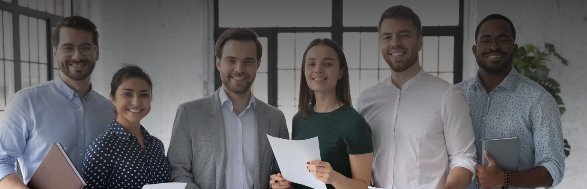 Absolventen einer Weiterbildung erhalten ihr IHK Zertifikat