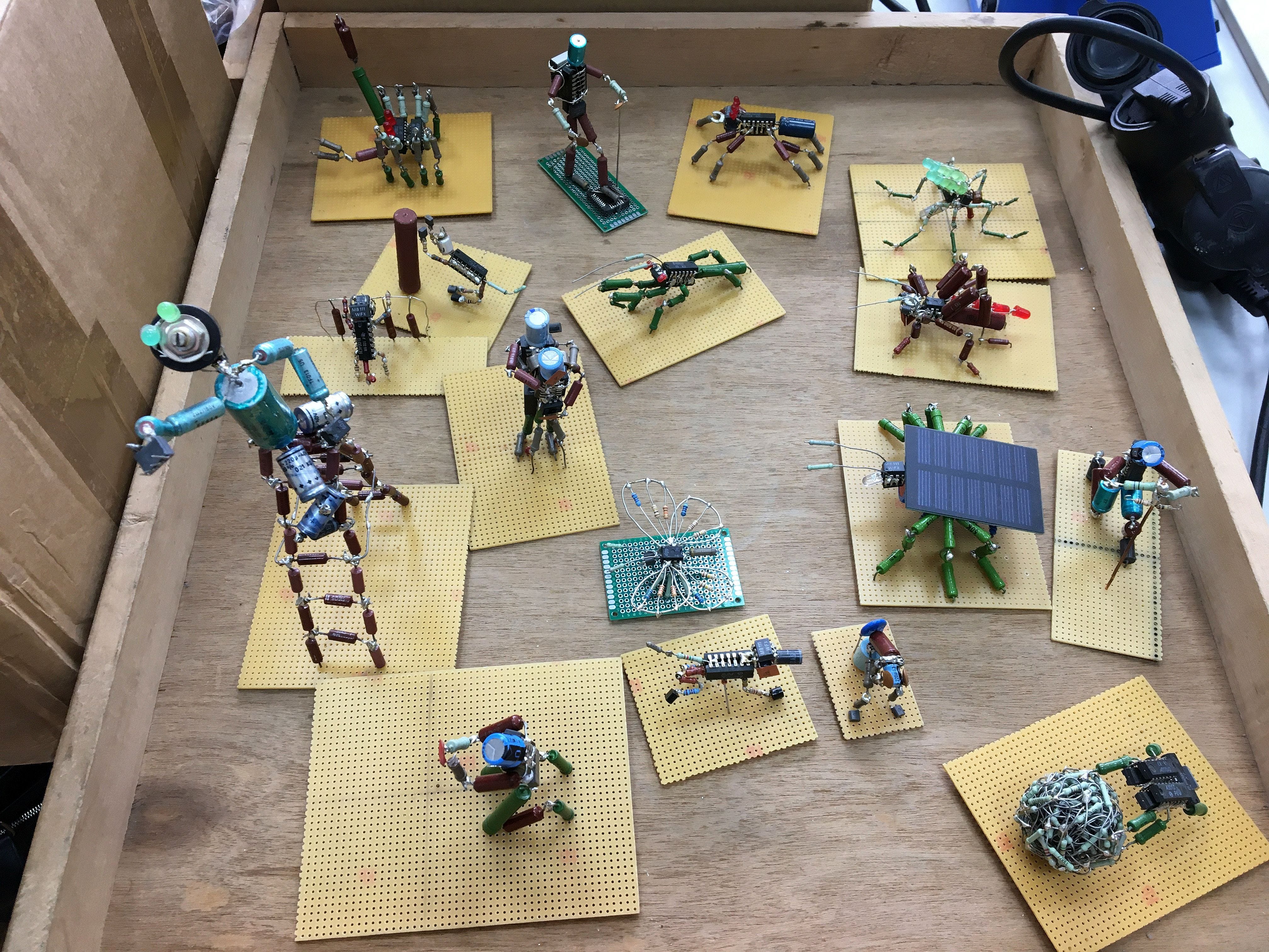 Fertige Metallstücke die die Schüler während der Lerntage hergestellt haben